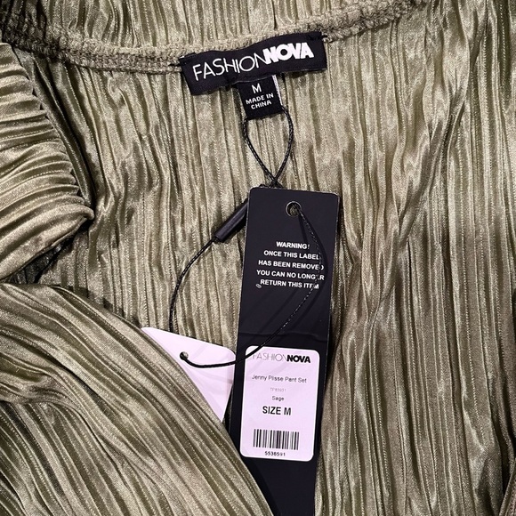 Fashion Nova Green Puff Sleeve Crop Top with Tie Front - Picture 3 of 3